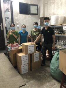 Ân Duy tặng 500 chai xịt khuẩn khô hỗ trợ Bắc Gang chống dịch